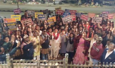 झारखंड रुबिका पहाड़ीया जनजाति बेटी के हत्या कांड के विरोध में सड़क पर निकला जनाक्रोश केंडल मार्च निकाल कर दि गई श्रद्धांजलि