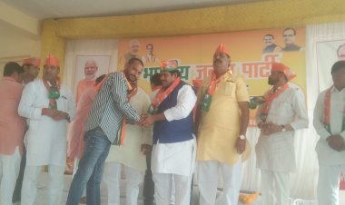 आलोट विधानसभा क्षेत्र का हितग्राही सम्मेलन कृषि उपज मंडी प्रांगण आलोट पर आयोजित किया गया