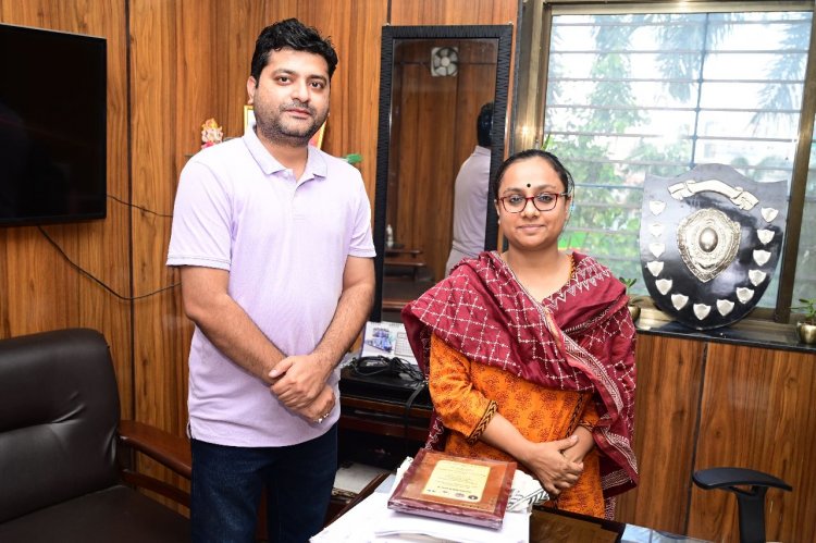 रतलाम पश्चिम रेलवे के रतलाम रेल मंडल में रतलाम में डीसी टीआई के पद पर कार्यरत