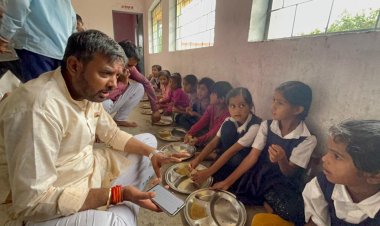 सरसोदा स्कूल में शोचालय में लगे नल से पी रहे बच्चे पानी*