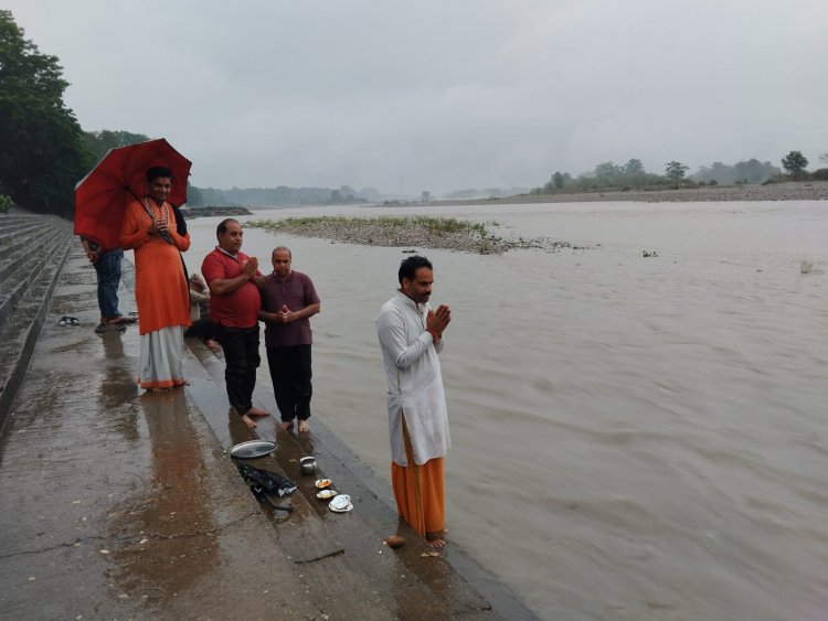 *संतो से मिला पुनीत कार्य करने का आशीर्वाद*