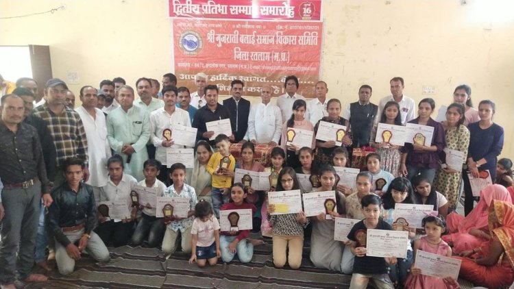 *  पुरूस्कार पा कर प्रतिभाओं के खिले  चेहरे  *