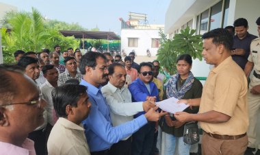 * पटवारी संघ ने सौपा ज्ञापन *