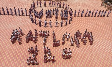 राखी आकृति से किया मतदाताओं को जागरूक