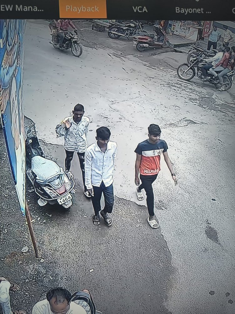 * कार से आए थे चोर लेकिन पुलिस के आगे नहीं चली *