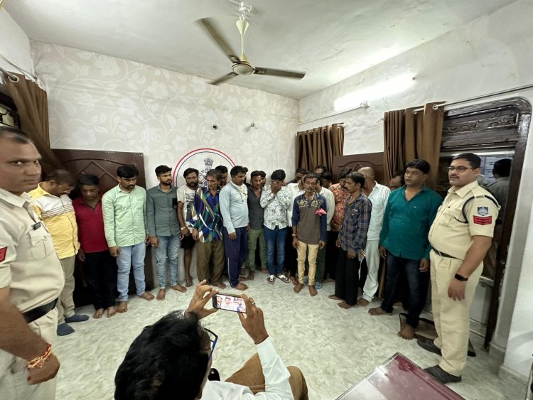 सोलंकी बंधु चला रहे थे जुंआ, 27 जुआरियों को पकड़ा
