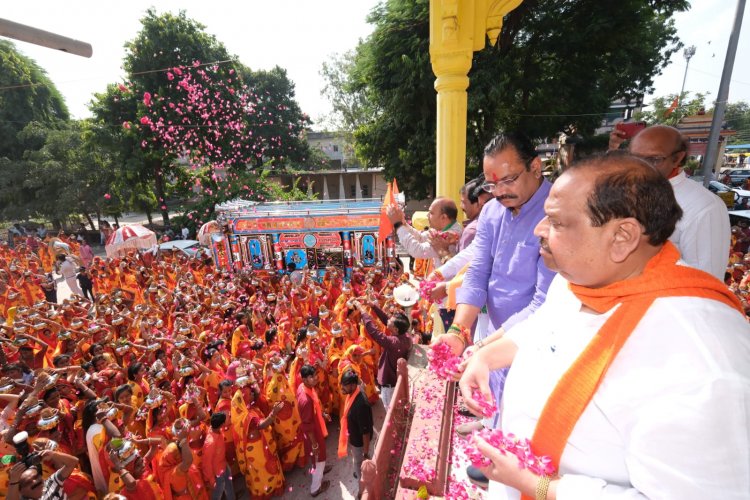 रतलाम के इतिहास में पहली बार निकली भव्य और विराट कलश यात्रा