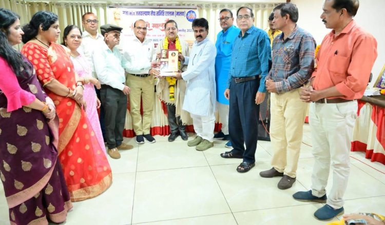 *"चक्रवर्ती सम्राट विक्रमादित्य अलंकरण" से डॉ. विकास दवे अलंकृत* 