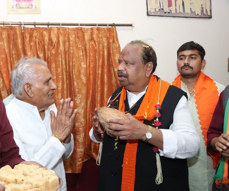 पूर्व गृह मंत्री श्री कोठारी ने परिवार के साथ किया स्वागत