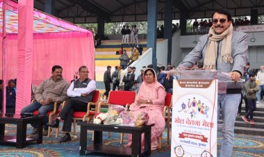 - शासकीय कला एवं विज्ञान महाविद्यालय से निकली खेल चेतना रैली को महापौर प्रहलाद पटेल ने दिखाई झंडी