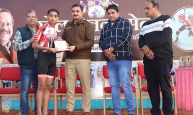 क्रिकेट में उत्कृष्ट विद्यालय बना विजेता