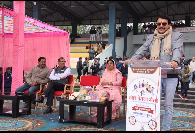 - शासकीय कला एवं विज्ञान महाविद्यालय से निकली खेल चेतना रैली को महापौर प्रहलाद पटेल ने दिखाई झंडी