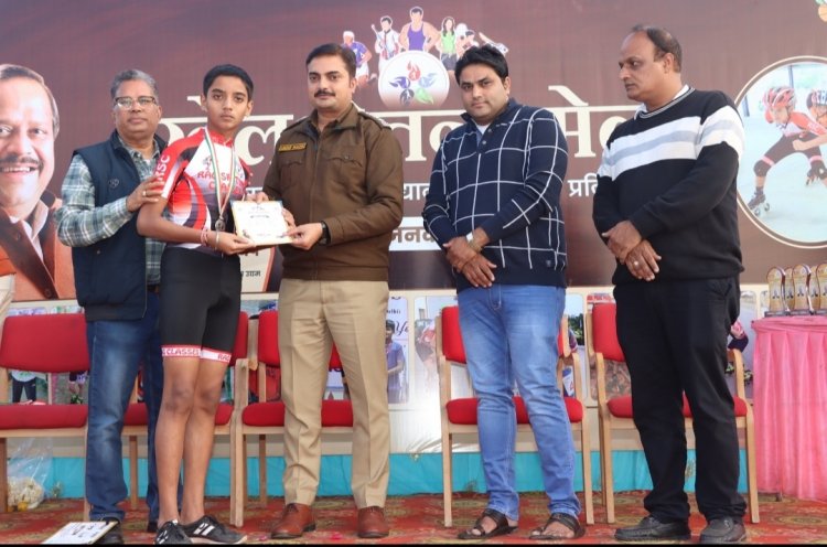 क्रिकेट में उत्कृष्ट विद्यालय बना विजेता