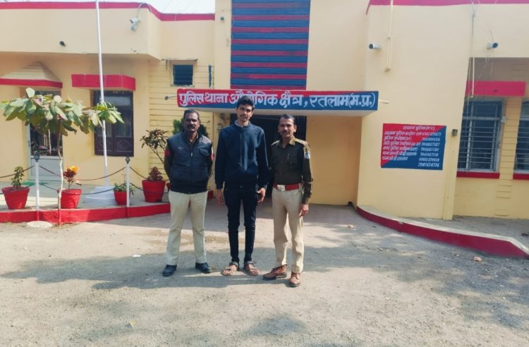 फर्जी कंपनी बनाकर बैंक खाता खोलने वाला मैनेजर गिरफ्तार