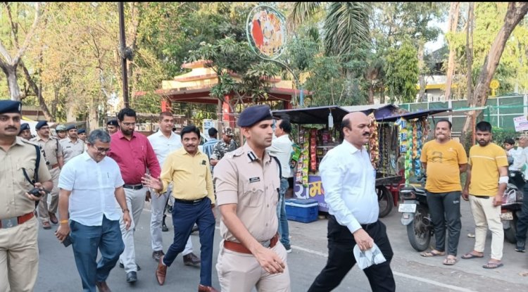 सावधान : - अपनी गरिमा  में रहे  l