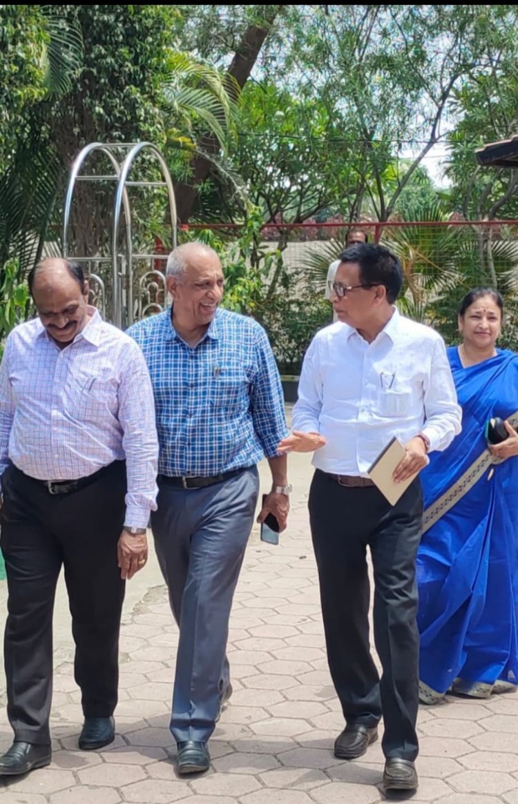 विक्रम विश्वविद्यालय कुलपति ने किया राॅयल काॅलेज का अवलोकन।