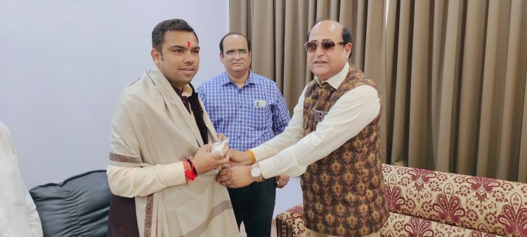 फार्मेसी कॉउंसिल ऑफ इंडिया के अध्यक्ष श्री पटेल का राॅयल काॅलेज कैम्पस में स्वागत किया गया।