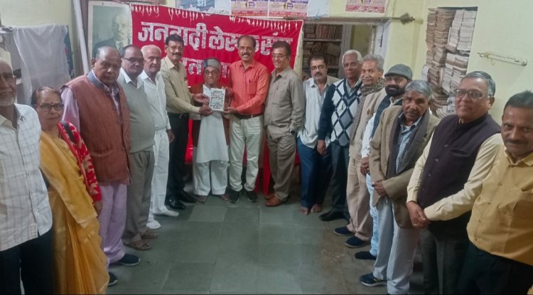 अपने समय से संवाद स्थापित करती है सार्थक कविता - प्रणयेश जैन 