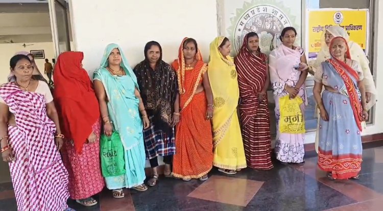 आवासीय कॉलोनी में मोबाईल टावर लगाने का विरोध  रहवासियों ने कलेक्टर को शिकायत की