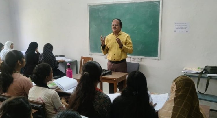 छात्राओं का व्यक्तिव उनकी शालीनता का प्रतिबिंब होता है: डा राव   