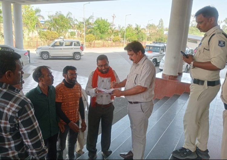 ममता बनर्जी सरकार को भंग करने कि  मांग 