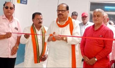 राॅयल काॅलेज के इन्डोर स्पोर्ट्स काम्प्लेक्स का उद्घाटन केबिनेट मंत्री श्री काश्यप  द्वारा किया गया।