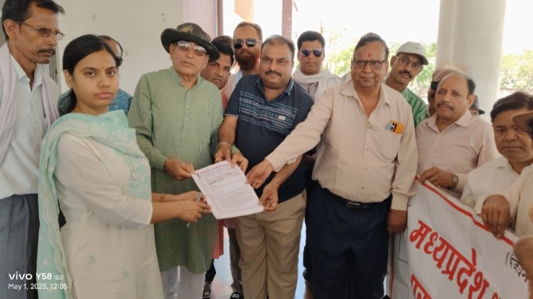 मध्यप्रदेश श्रमजीवी पत्रकार संघ ने रैली निकालकर मुख्य मंत्री के नाम कलेक्टर को दिया ज्ञापन 