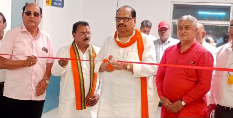 राॅयल काॅलेज के इन्डोर स्पोर्ट्स काम्प्लेक्स का उद्घाटन केबिनेट मंत्री श्री काश्यप  द्वारा किया गया।