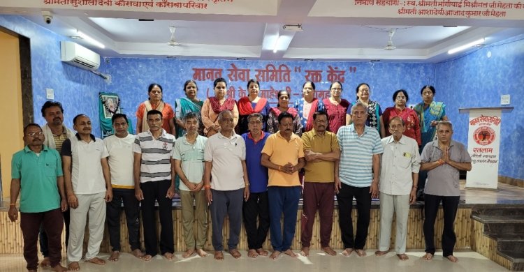 विमान दुर्घटना को लेकर योग साधकों ने दी श्रद्धांजलि