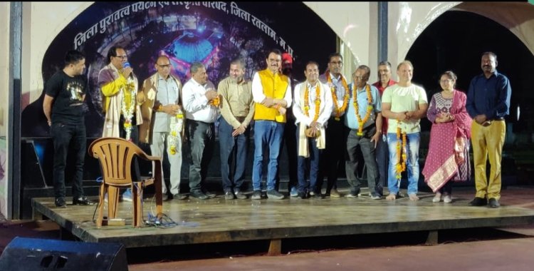 *गीत संगीत संध्या में श्रोताओं संग झुमें महापौर*