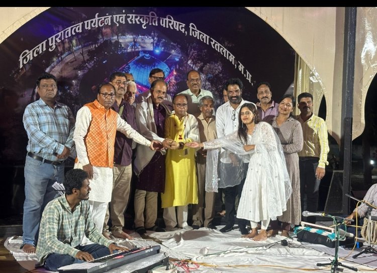  कहीं ग़ालिब, कहीं मीरा, कहीं रसखान है भारत 