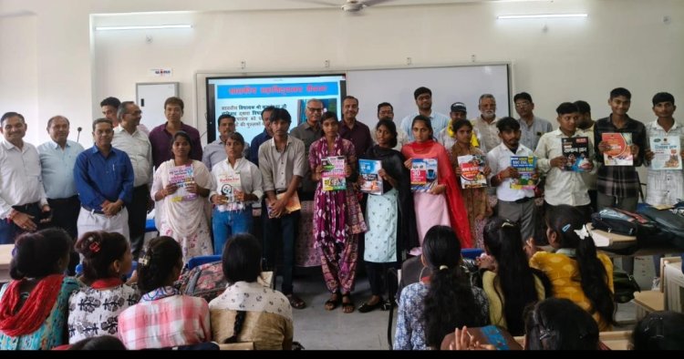 महाविद्यालय में  कंप्यूटर प्रशिक्षण एवं विधायक निधि से पुस्तक प्रदाय प्रारंभ