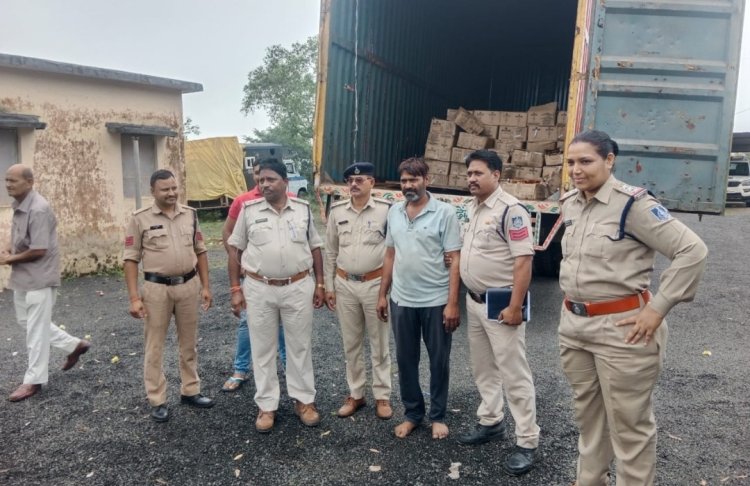 तिगरा पुलिस ने रतलाम के युवक से भारी मात्रा में शराब पकड़ी