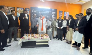 जिला अभिभाषक संघ रतलाम के पदाधिकारियों का शपथ ग्रहण समारोह