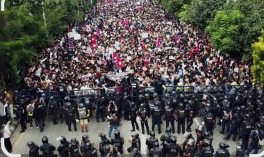 सिंहासन खाली करो कि जनता आती है ....