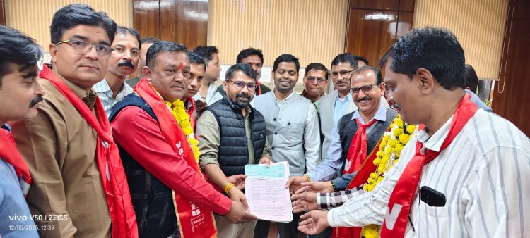 यूनियन ने निकाली नामांकन रेली