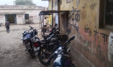 बाजना  का बस स्टैंड  कॉम्प्लेक्स बहा रहा अपनी दुर्दशा पर आंसू ......।