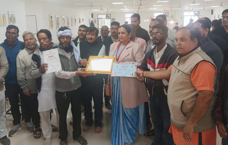 "डॉ लक्ष्मीनारायण पांडे मेडिकल कॉलेज रतलाम में वर्ष के पहले देहदानी बने  कृष्णपाल छप्री"