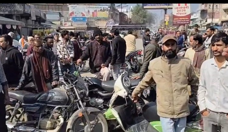 गौमांस परिवहन की आशंका पर बवाल , हिंदू संगठनों ने  किया चक्काजाम 