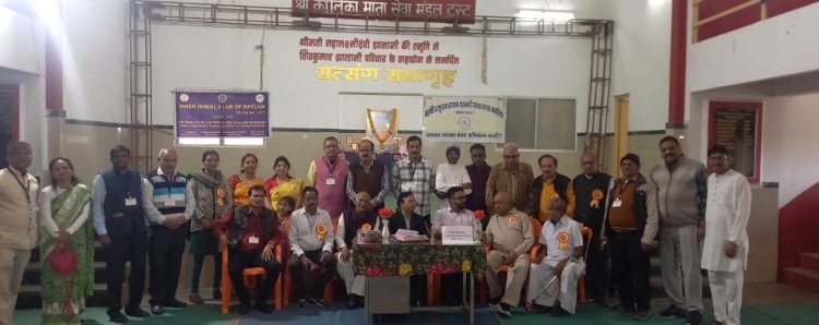 नि:शुल्क  विशाल चिकित्सा परामर्श शिविर में लिया परामर्श 