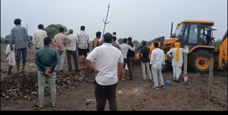 रिछा चांदा रास्ता विवाद ,ग्रामीण बोले- हम रास्ता देने को तैयार,  शर्त है नई समिति  से नपती  हो 