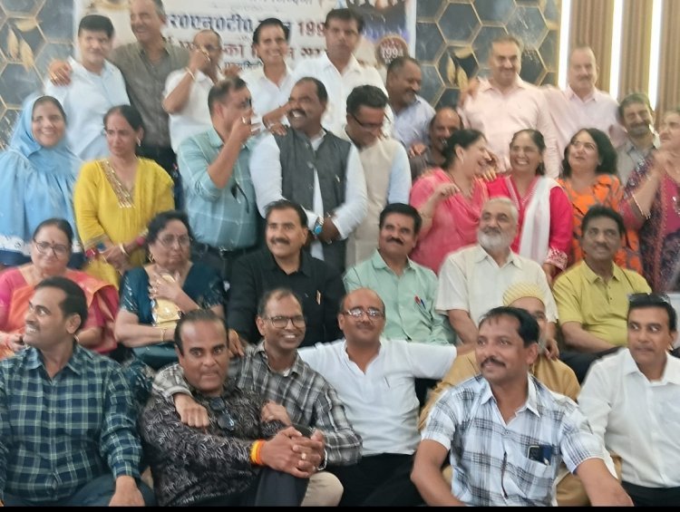 स्कुल के दिनों को याद कर फिर बच्चे बने रविन्द्र नाथ टैगोर स्कुल 1994 बैच के पुर्व छात्र/ छात्राए
